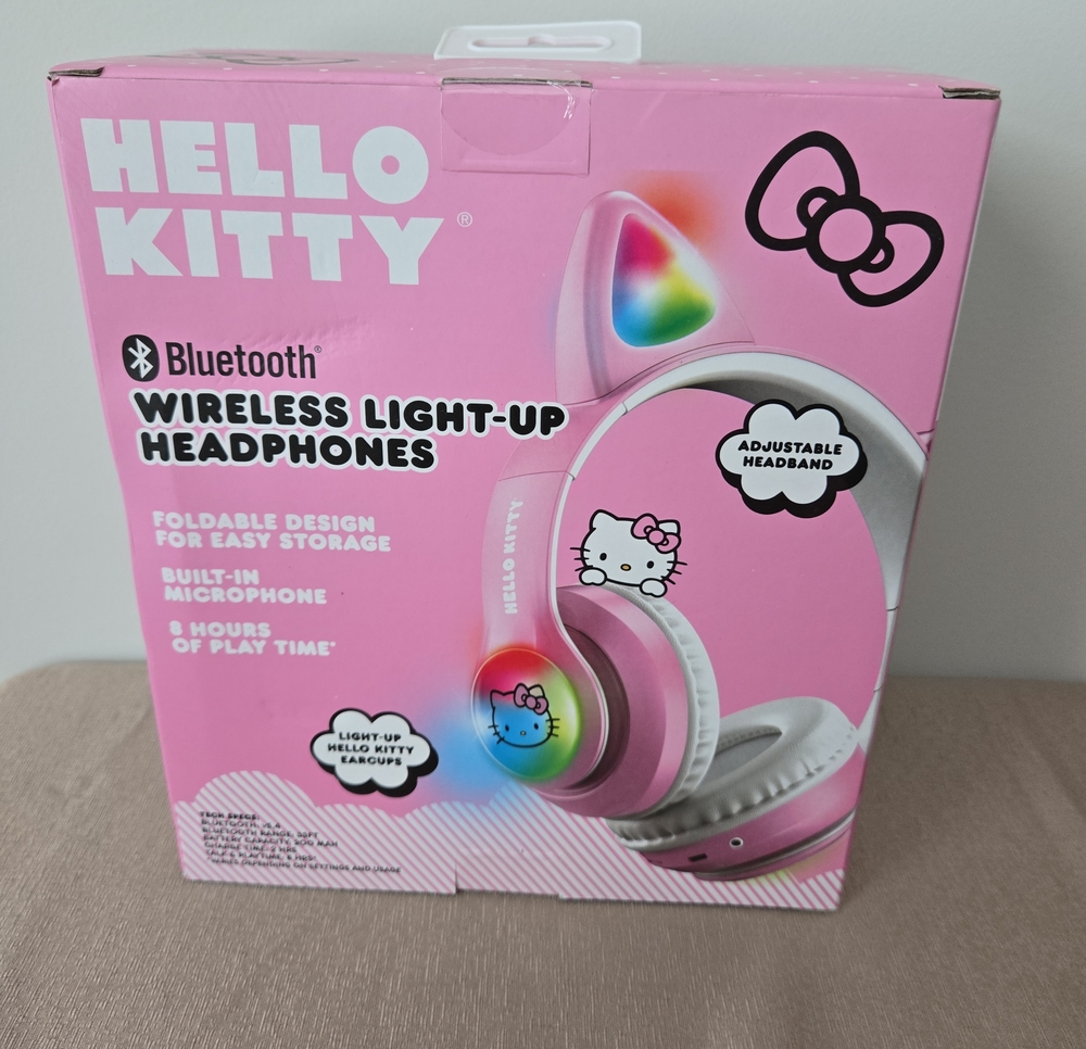 Hello Kitty Bluetooth Wireless Light-Up Headphones Pink LED Cat Ear Headset - Picture 3 of 10